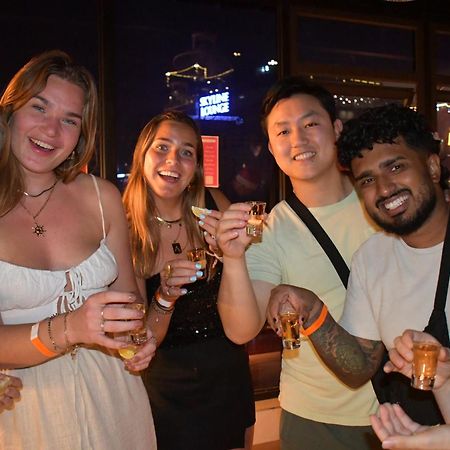 Lakeview Backpackers Hostel & Rooftop Bar Hanoi Buitenkant foto