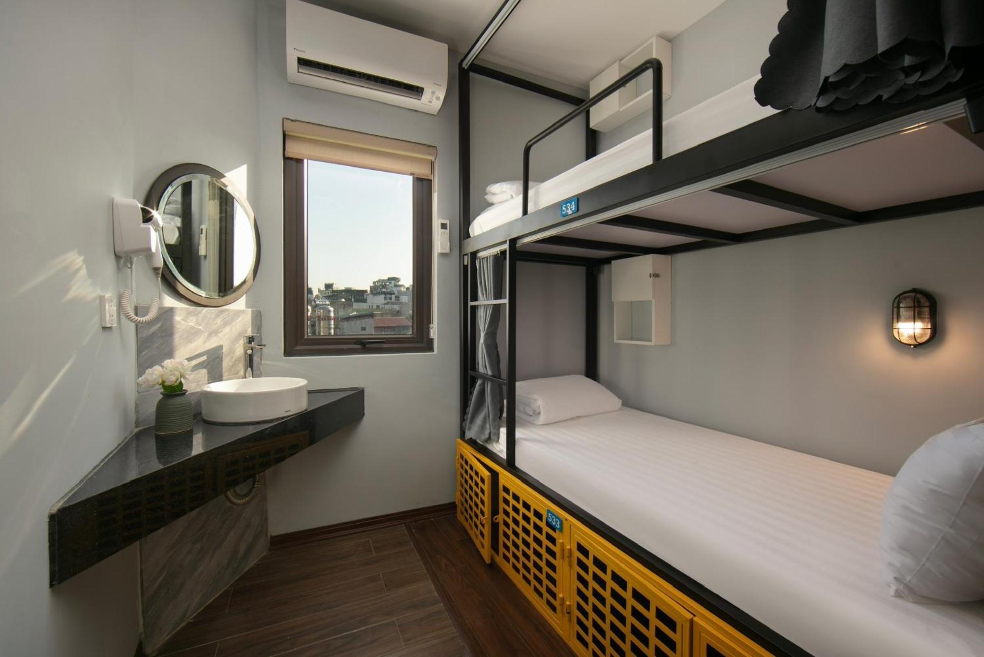 Lakeview Backpackers Hostel & Rooftop Bar Hanoi Buitenkant foto