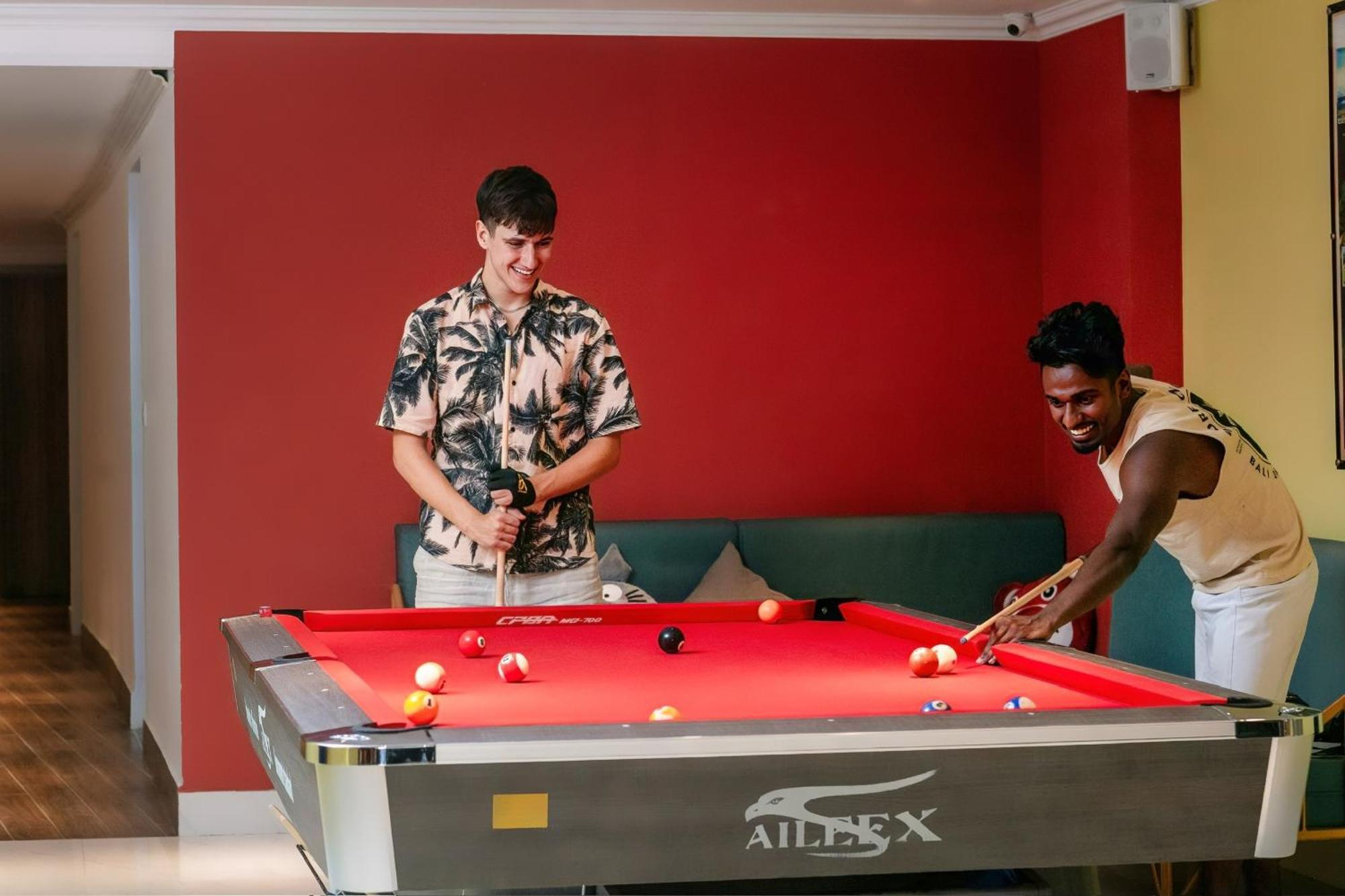 Lakeview Backpackers Hostel & Rooftop Bar Hanoi Buitenkant foto