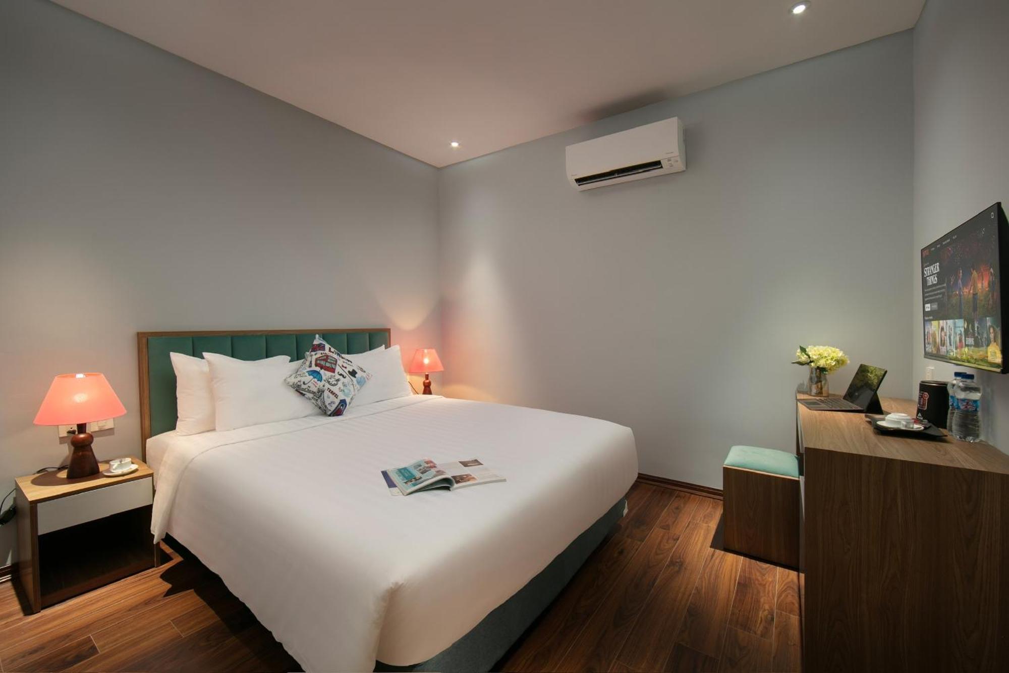 Lakeview Backpackers Hostel & Rooftop Bar Hanoi Buitenkant foto