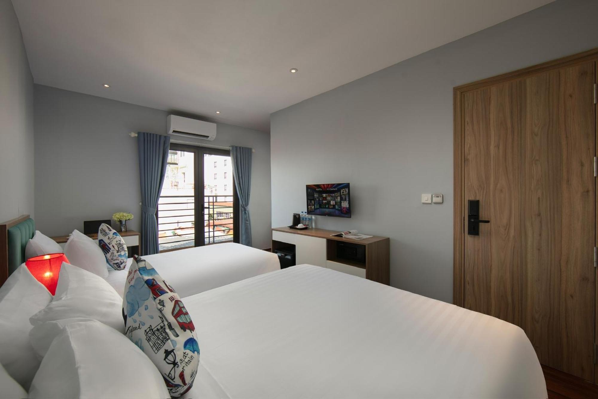 Lakeview Backpackers Hostel & Rooftop Bar Hanoi Buitenkant foto