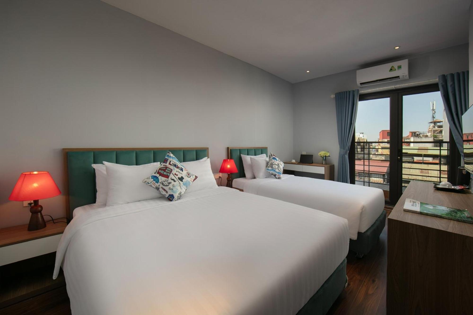Lakeview Backpackers Hostel & Rooftop Bar Hanoi Buitenkant foto