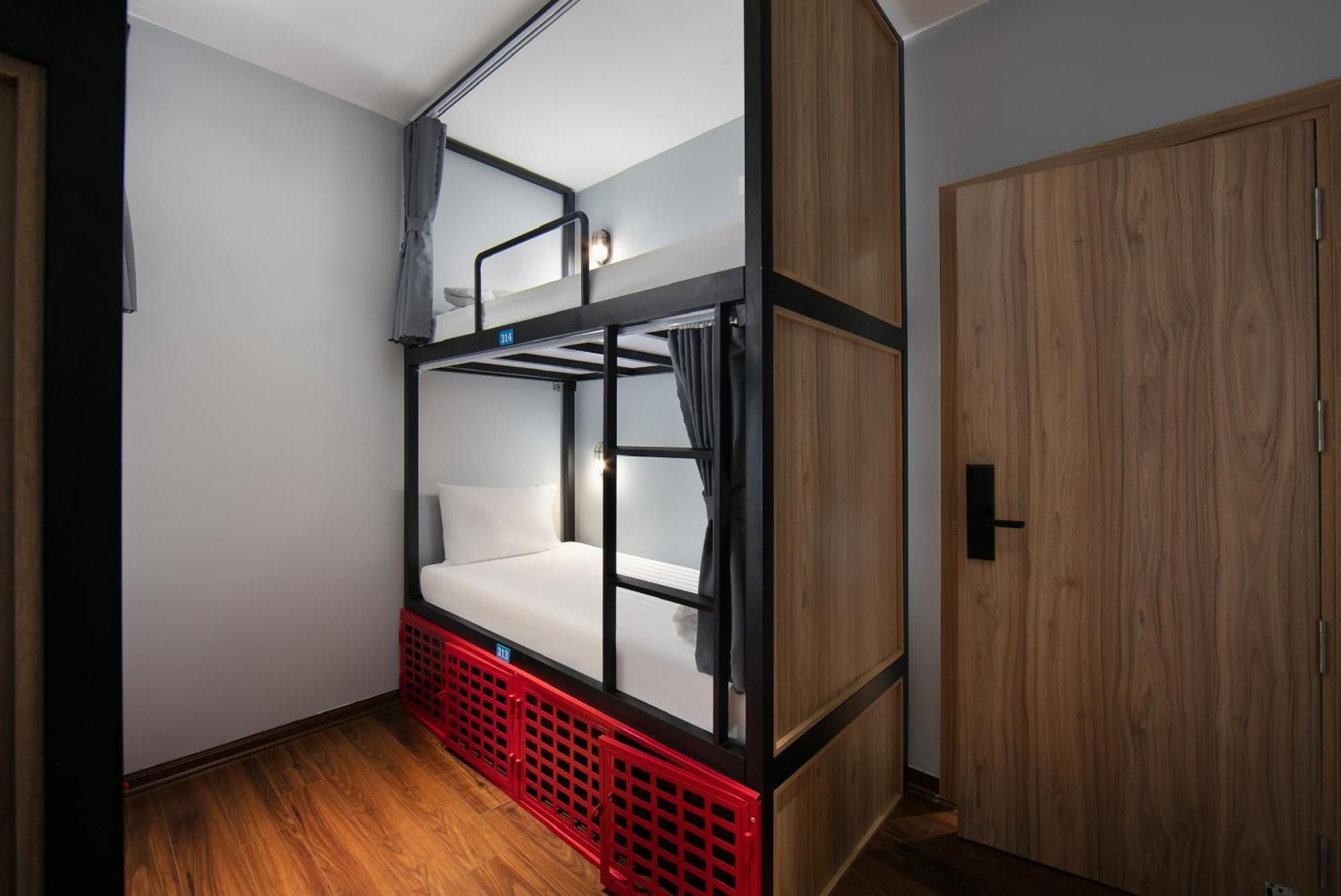 Lakeview Backpackers Hostel & Rooftop Bar Hanoi Buitenkant foto