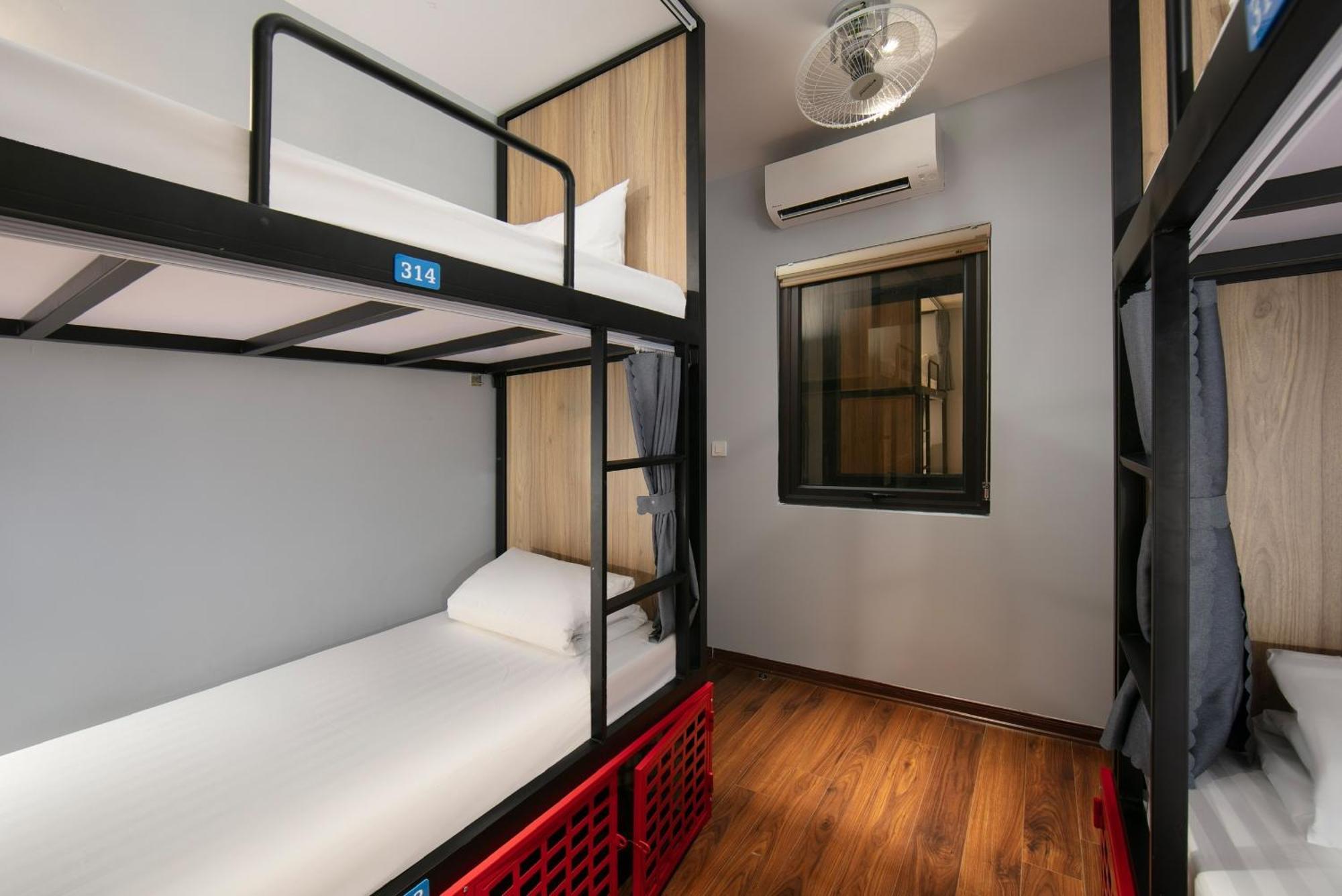 Lakeview Backpackers Hostel & Rooftop Bar Hanoi Buitenkant foto