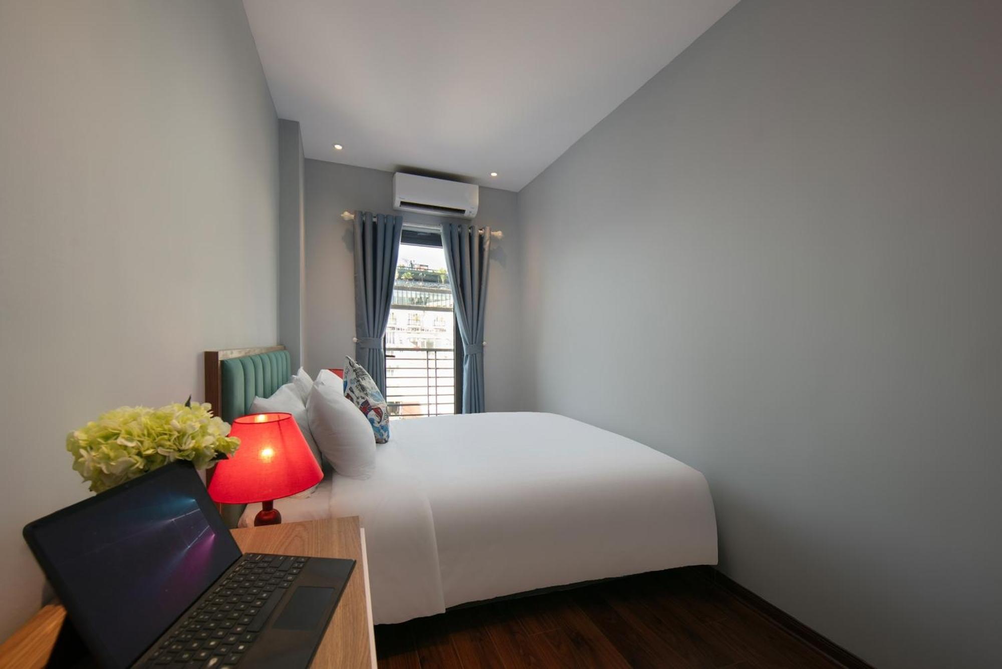 Lakeview Backpackers Hostel & Rooftop Bar Hanoi Buitenkant foto
