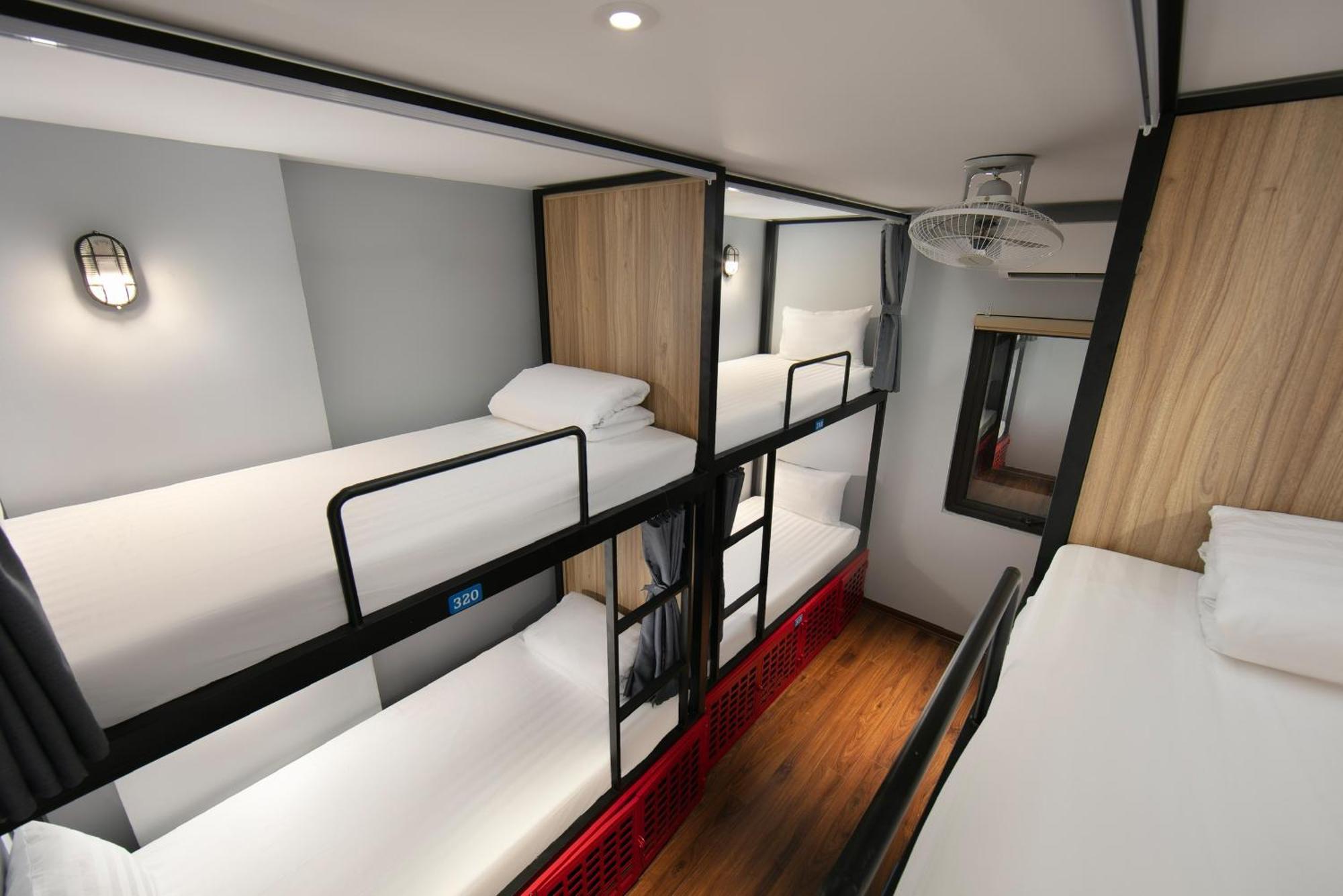 Lakeview Backpackers Hostel & Rooftop Bar Hanoi Buitenkant foto