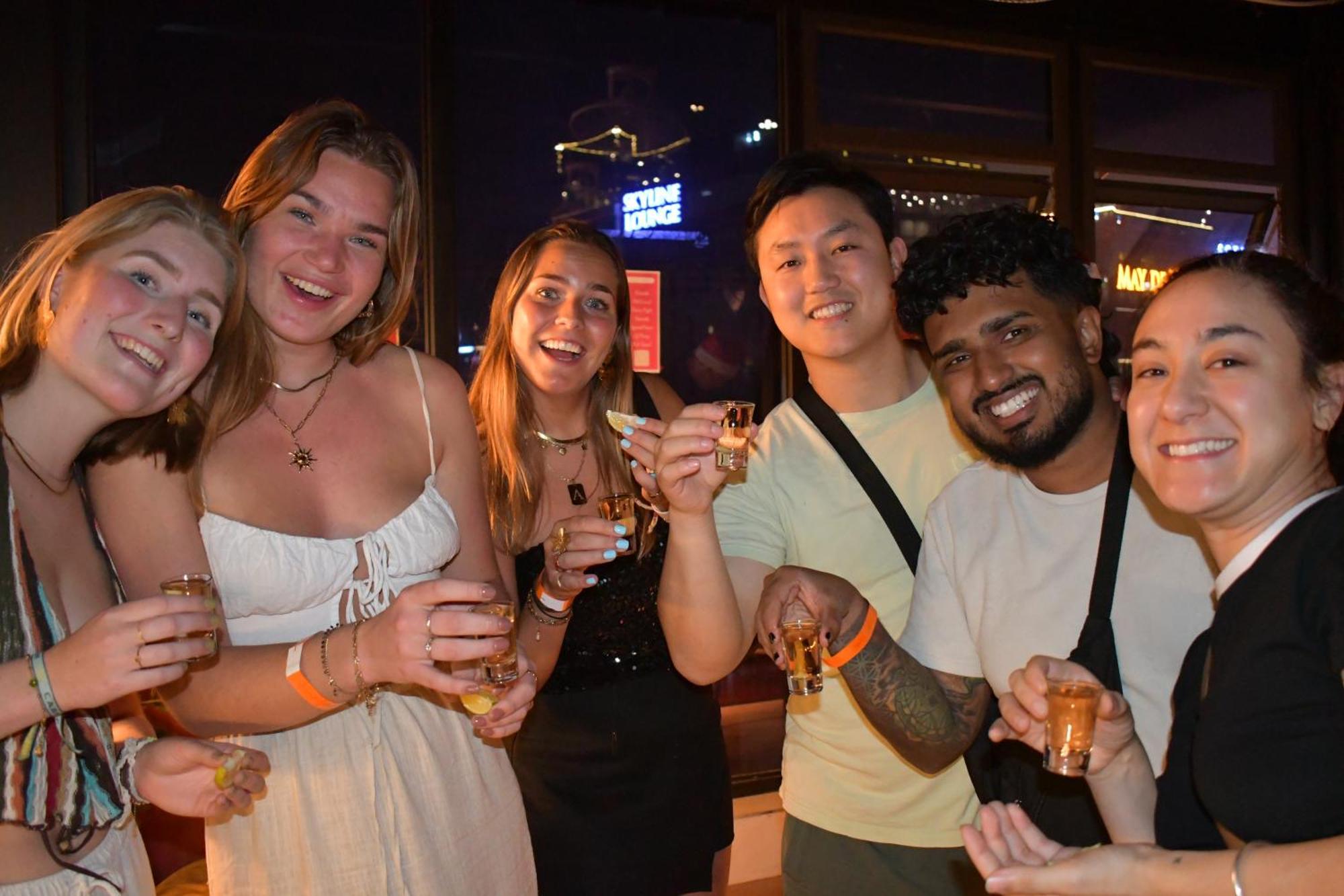 Lakeview Backpackers Hostel & Rooftop Bar Hanoi Buitenkant foto