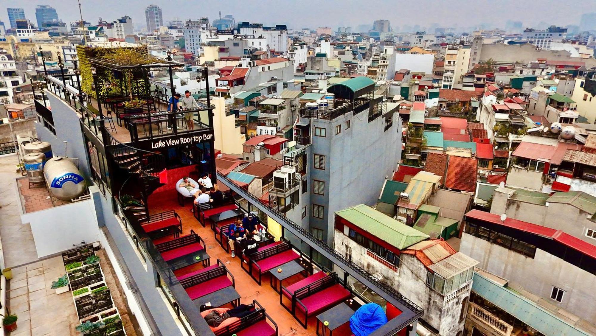 Lakeview Backpackers Hostel & Rooftop Bar Hanoi Buitenkant foto