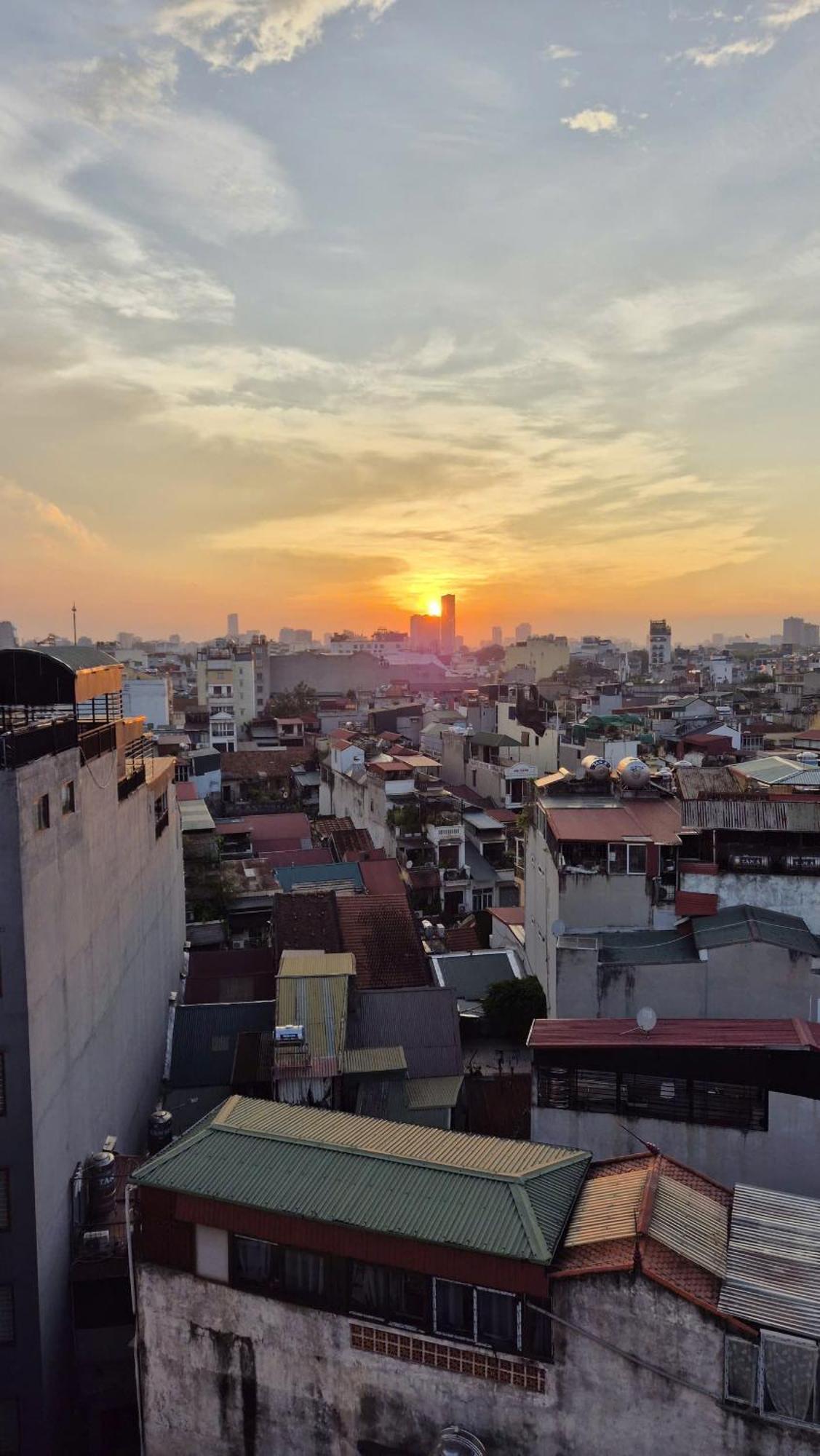Lakeview Backpackers Hostel & Rooftop Bar Hanoi Buitenkant foto