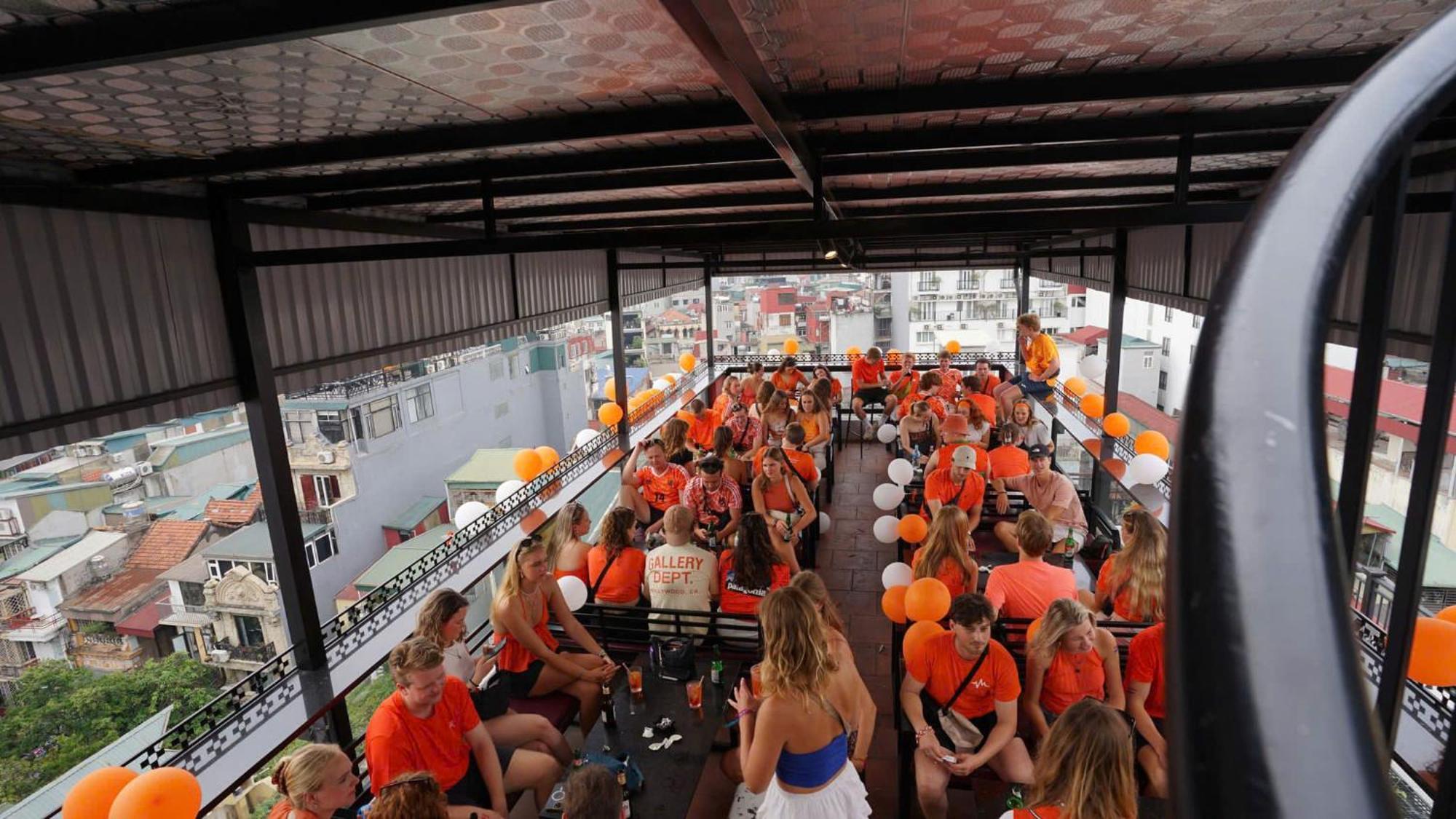 Lakeview Backpackers Hostel & Rooftop Bar Hanoi Buitenkant foto