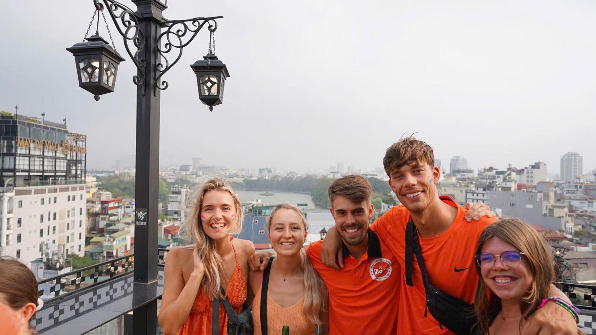 Lakeview Backpackers Hostel & Rooftop Bar Hanoi Buitenkant foto