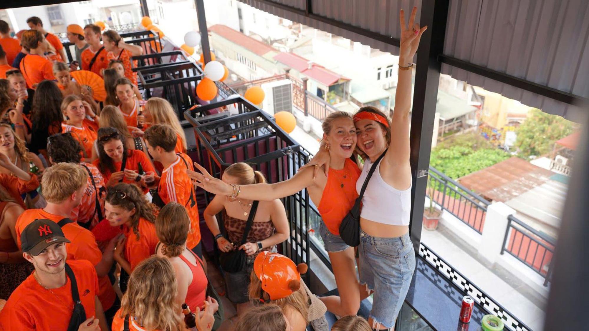 Lakeview Backpackers Hostel & Rooftop Bar Hanoi Buitenkant foto
