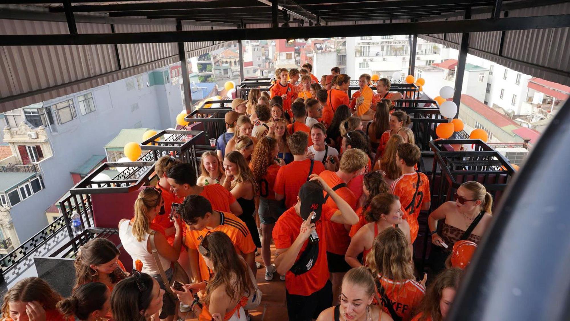 Lakeview Backpackers Hostel & Rooftop Bar Hanoi Buitenkant foto