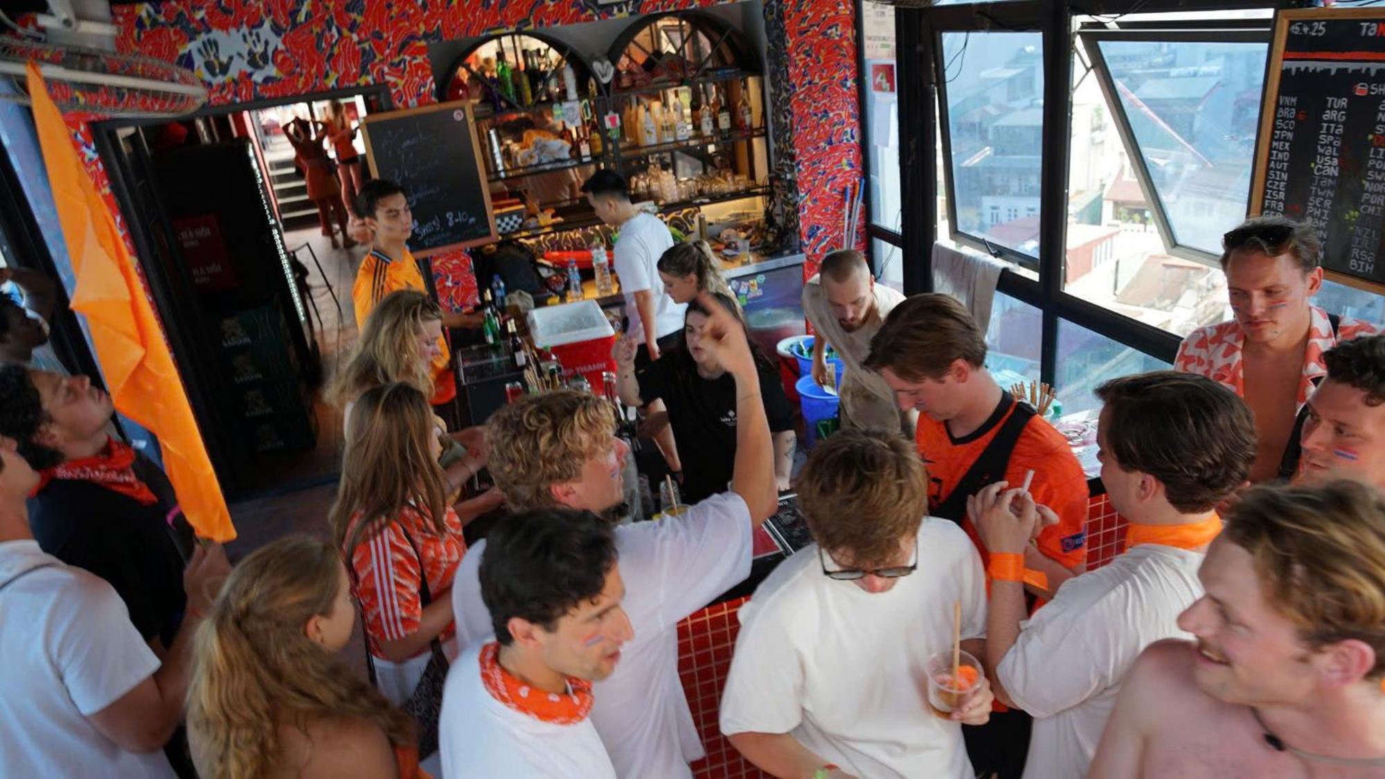 Lakeview Backpackers Hostel & Rooftop Bar Hanoi Buitenkant foto